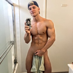 sprinkledpeen:   Alex Cypriano’s towel