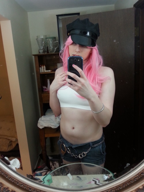 lil-uni:  Incomplete Poison Cosplay! Still waiting on the collar/arm bands, the chain for the hat, and I might go get new jean shorts I can tear up. I thought I would take a few pics! Streaming with it on at twitch.tv/unicorntrap <3