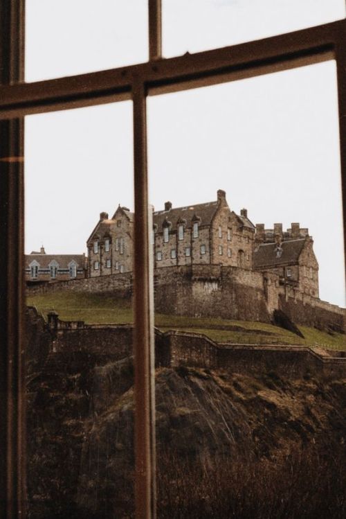 mynocturnality:Autumn in Edinburgh.| Photographress: Polly Florence