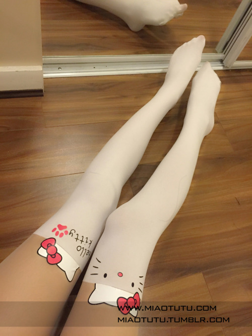 candyclub213:  miaotutu:  啦啦啦 足控福利~ 这组照片一共20张 然而tumblr限制一次只能发十张=-= 分享这组照片就有概率拿到这一套图哦 20张没有水印哒照片=w=&n