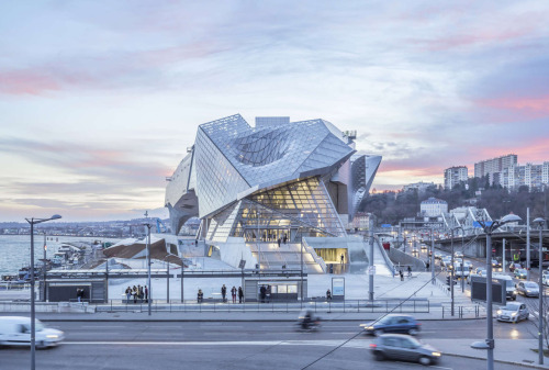 really-shit:  Musée des Confluences designed by  Coop Himmelb(l)auThe Musée des Confluences understands itself not as an exclusive “Temple of the Muses” for the educated elite, but as a public gateway to the knowledge of our time. It stimulates