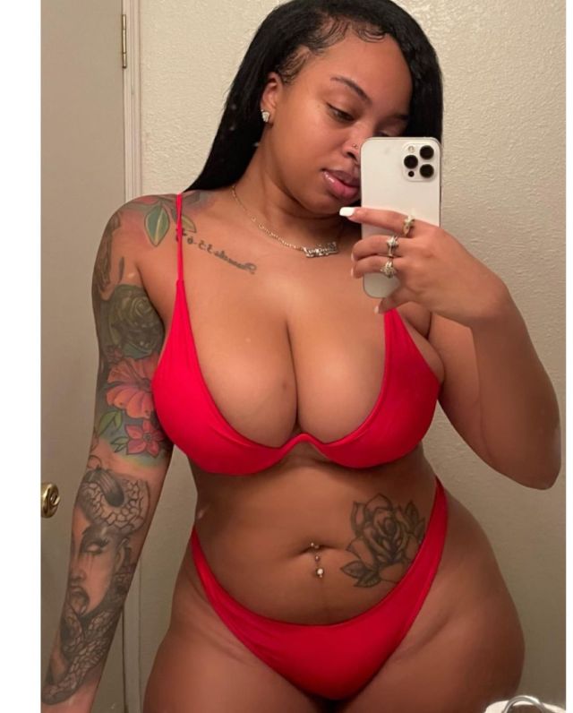 thicksexyasswomen2021:bluetheory2:Happy @thicksexyasswomen2021😁