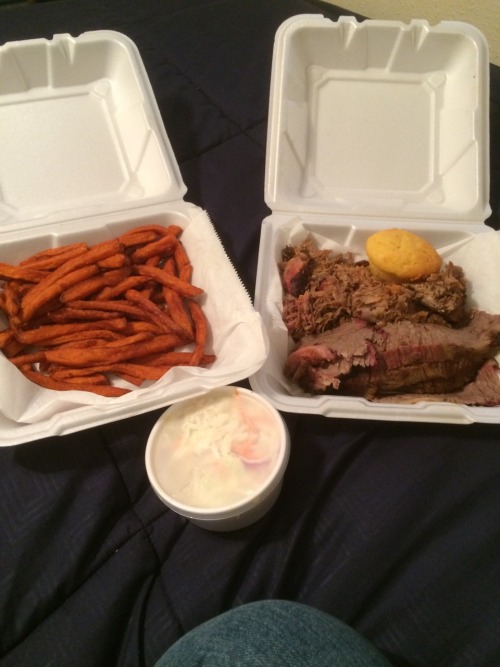 ineptbox:  Look at this. A half pound of pulled pork, half pound of brisket, corn muffin, side of coleslaw and sweet potato fries.