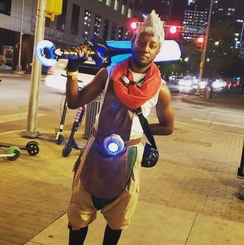 Yes, I did eventually FINISH Ekko. Yes, this is me downtown protecting the people. One second at a t