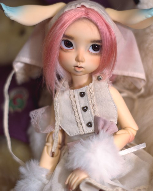 I finally got a chance to seal the faceup layer on LTF Soony so that she could be put back together!