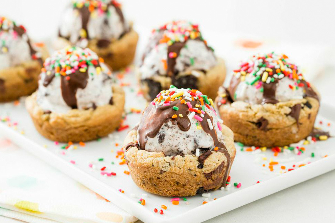 royal-food:  Cookies &amp; Cream Ice Cream Sundae Cups 
