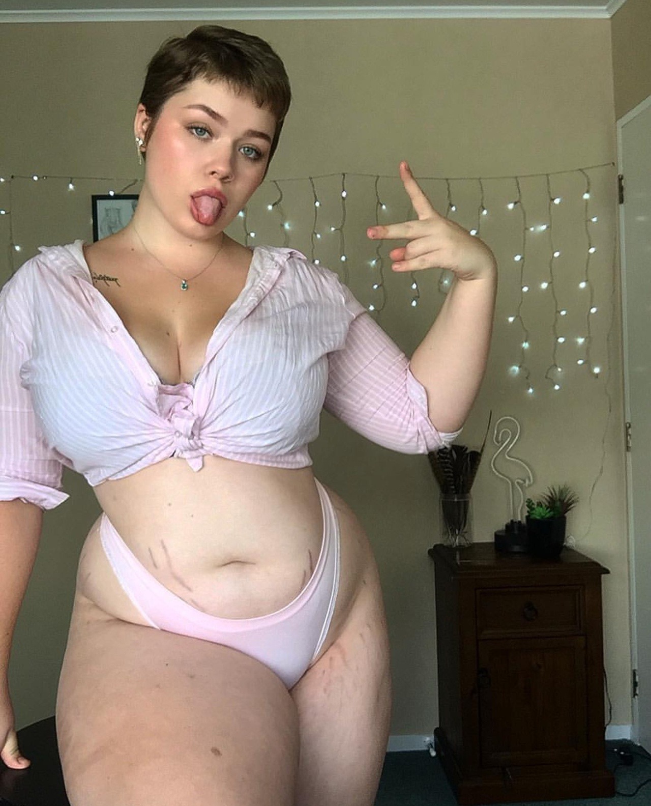 kybbc:  ohno91:  Instagram Britishlish dream Gurl  Perfection!!