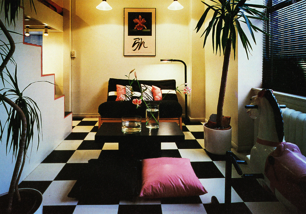 jpegfantasy:  Pink offsetting the two-color dominance. Living Details, Thomas Cowan,