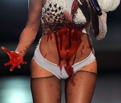 imaslave4u:Lady Gaga performing ‘Paparazzi’ at the MTV Video Music Awards (September 13, 2009) 