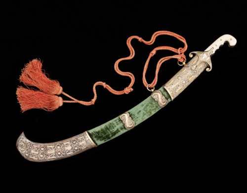 warmblackrooster:machiavellianfictionist:Kilij carried by Napoleon Bonaparte during the Battle of th