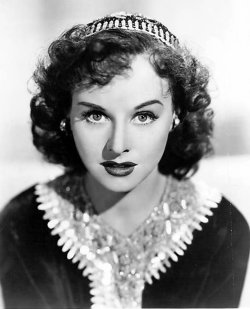 allthroughthenightb:Paulette Goddard.