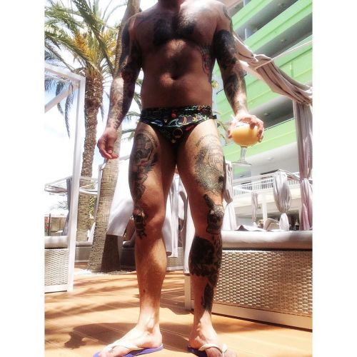 malefeed:   misterjamesisalive: @prettysnake and pina colada 👙🐍🍹 [x]#misterjamesisalive misterjames78 