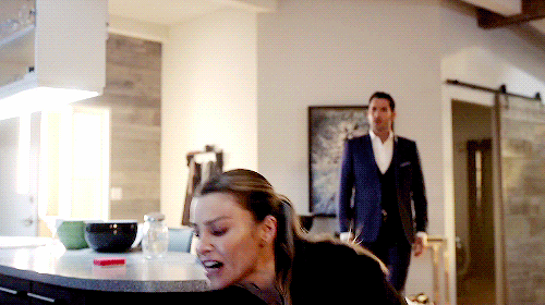 feilcityqueen: #when you have a badass detective girlfriend partner 