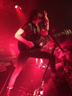 windwaveswillows:  Carrie Brownstein singing “where’s the fuck you” in Entertain and flipping off the crowd. At the Showbox in Seattle, WA. 5/9/15