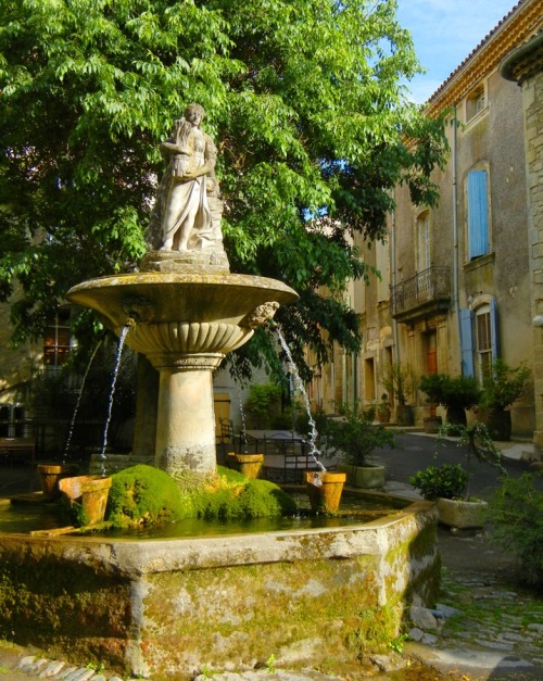 provencetoujours: Provence - Saignon - Fountain in the village