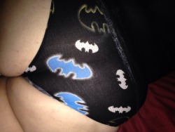 dirtylilhornyhousewife:  My new batman jammies