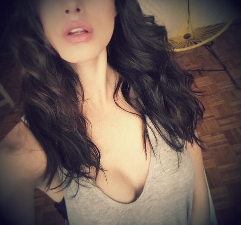 bianca-sweet:  Hello, how are you all… Kisses for you!!