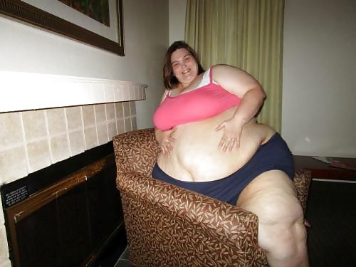 fatssbbwbellies:  Wanna fuck a horny BBW? - CLICK HERE! 