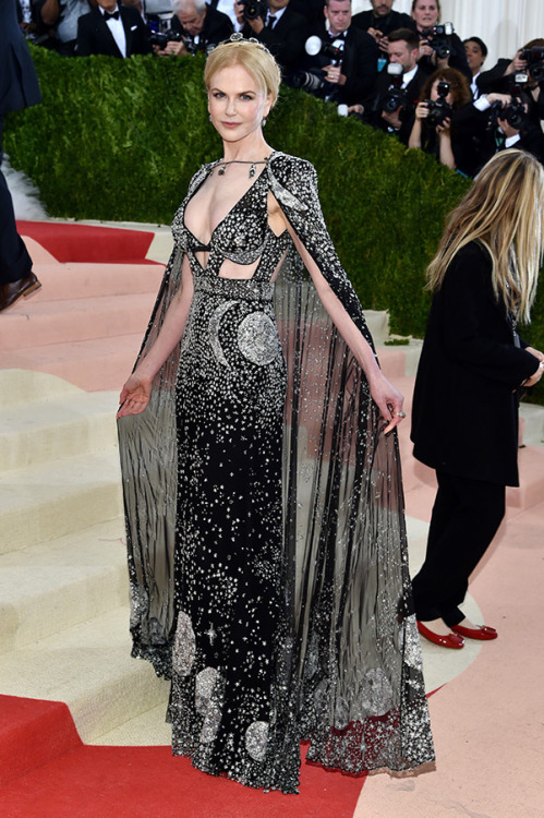 fateisnotastraightroad: Nicole Kidman at the 2016 Met Gala