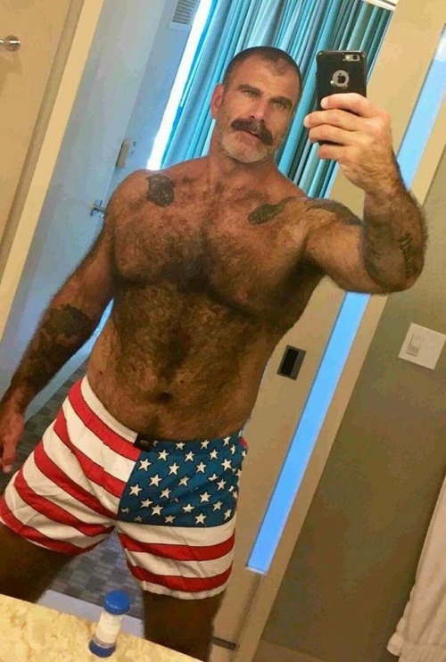 londonboy45:When you stumble across your grandfather’s Daddy App page and it actually turns you on.D