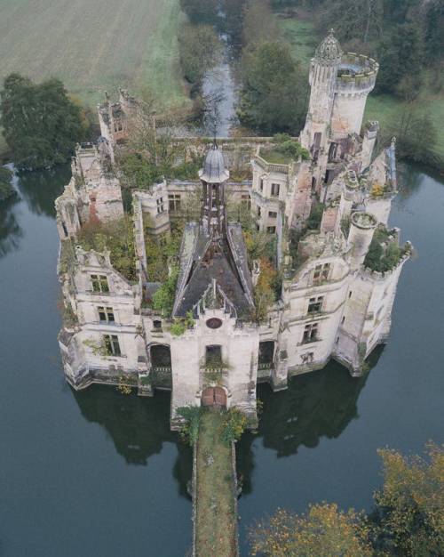 abandonedography: Abandoned 13th century château located in France (source)