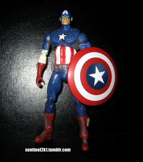 Marvel Universe: Captain AmericaA personal favorite. Although it’s not the classic look, the figure 