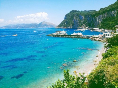 bellsmozo:  Capri, Italy. Last summer.