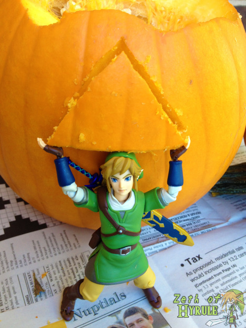 zethofhyrule:  Carving The Lumpy Pumpkin! Happy Halloween Hylians! Here’s Link carving and gutting the biggest Lumpy Pumpkin In Hyrule, but bombing the guts out wasn’t the smartest idea. For more pics from this photo shoot check out my Zeth of Hyrule