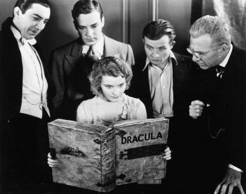 Bela Lugosi, David Manners, Helen Chandler, Dwight Frye, and Edward van Sloane. Nudes &amp; Noises  