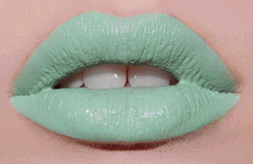 hypnofuckdolls:  Lipstick looks so pretty, you should wear lipstick to be pretty. 