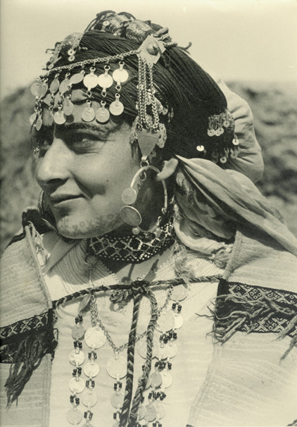 tanyushenka:Woman from Taza area - ZAÏAN, Morocco, 1939 Photographer: Jean Besancenot