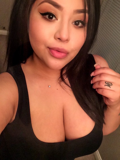 toodamnsexy:  Those lips belong on my cock 💋 Source: @claudiaa923 