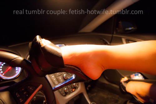 fetish-hotwife: masturbating in car… saturday fun )