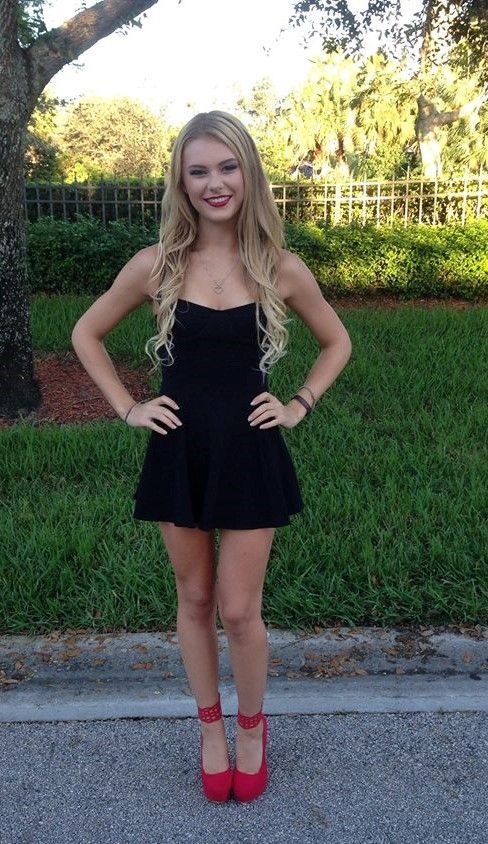 girlsintightdresses:What a babe