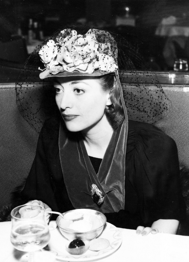 ohmarlenemarlene:  rouquinoux:  The great Joan Crawford in the 40’s  I wanna marry