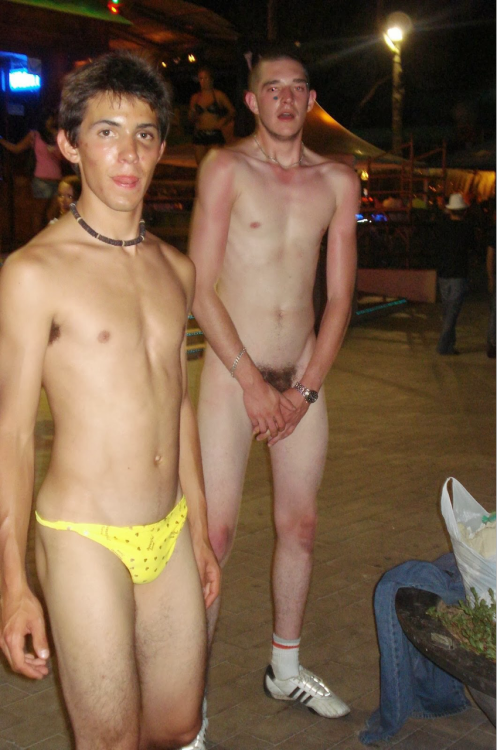 broswithoutclothes:   Adventures In Thonging, V2 