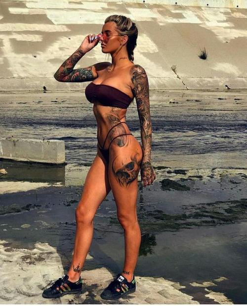 countrysound:  Hot and Sexy …… want more follow… http://eyesfavouritecandy.tumblr.com/post/164459459738