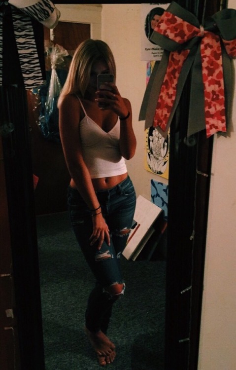 ifuckhardallday:  :) Haven’t posted in adult photos