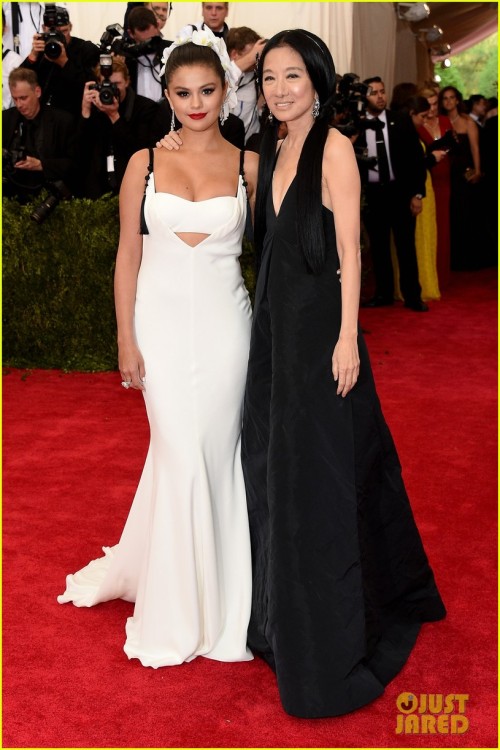 Selena Gomez (in Vera Wang) with Vera Wang, Dianna Agron and Maggie Q (both in Tory Burch) with Tory