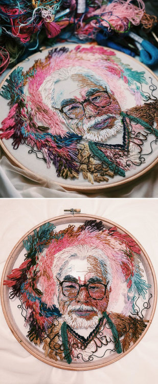 ebrasc:I Stitch Colorful Threads Into Tulle To Create a 3D-Effect On My Artwork