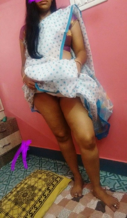 sarapampu: mumbaiswingers: When baby does a striptease for you :) Hai aunti Sexy