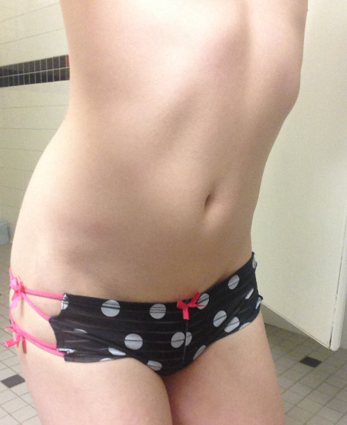 shiriboi:  Here’s another pair Sammy helped me choose (like my quick tuck attempt?) :3  This is a nice gurly body