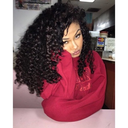 We know&hellip;. It&rsquo;s Monday but those curls are vibrant #2FroChicks #NaturalHair #NaturalGi