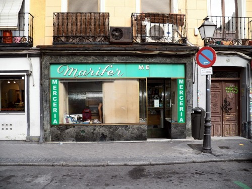 chaveinte:
“ Madrid, tienda de barrio
Chamberí 2012
http://issuu.com/chaveinte/docs/madrid_tienda_de_barrio_vol1_para_i
”