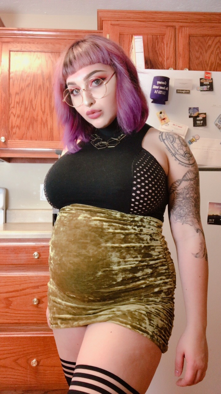 scarybabe:  Before stuffing —&gt; after 2 huge plates —&gt; after I’ve