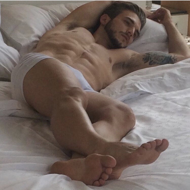 ladnkilt:  THE BEAUTIFUL INNOCENCE AND MASCULINE GRACE OF THE RECLINING OR SLEEPING