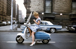 tamburina:  Joel Meyerowitz, A girl on a scooter, New York City, 1965. 