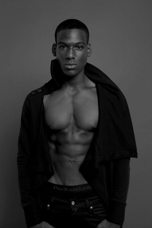 lamarworld1:  Kofi Siriboe body & booty