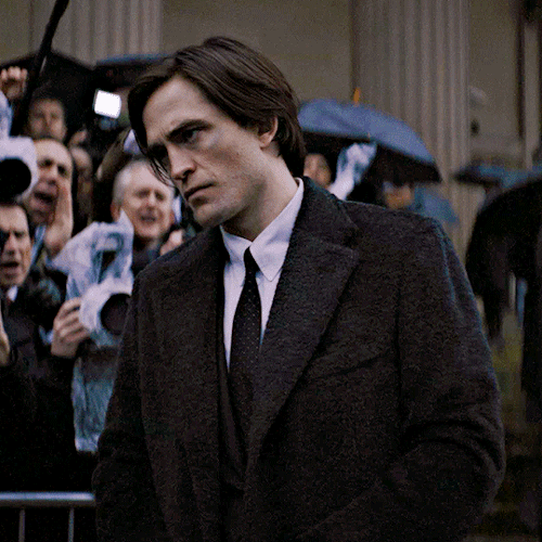 jakegyllenhals:Robert Pattinson as BATMAN The Batman, dir. Matt Reeves