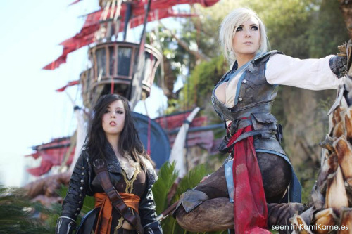 sakafai:  Fantastic Monika Lee and Jessica Nigri having photo for print pictures